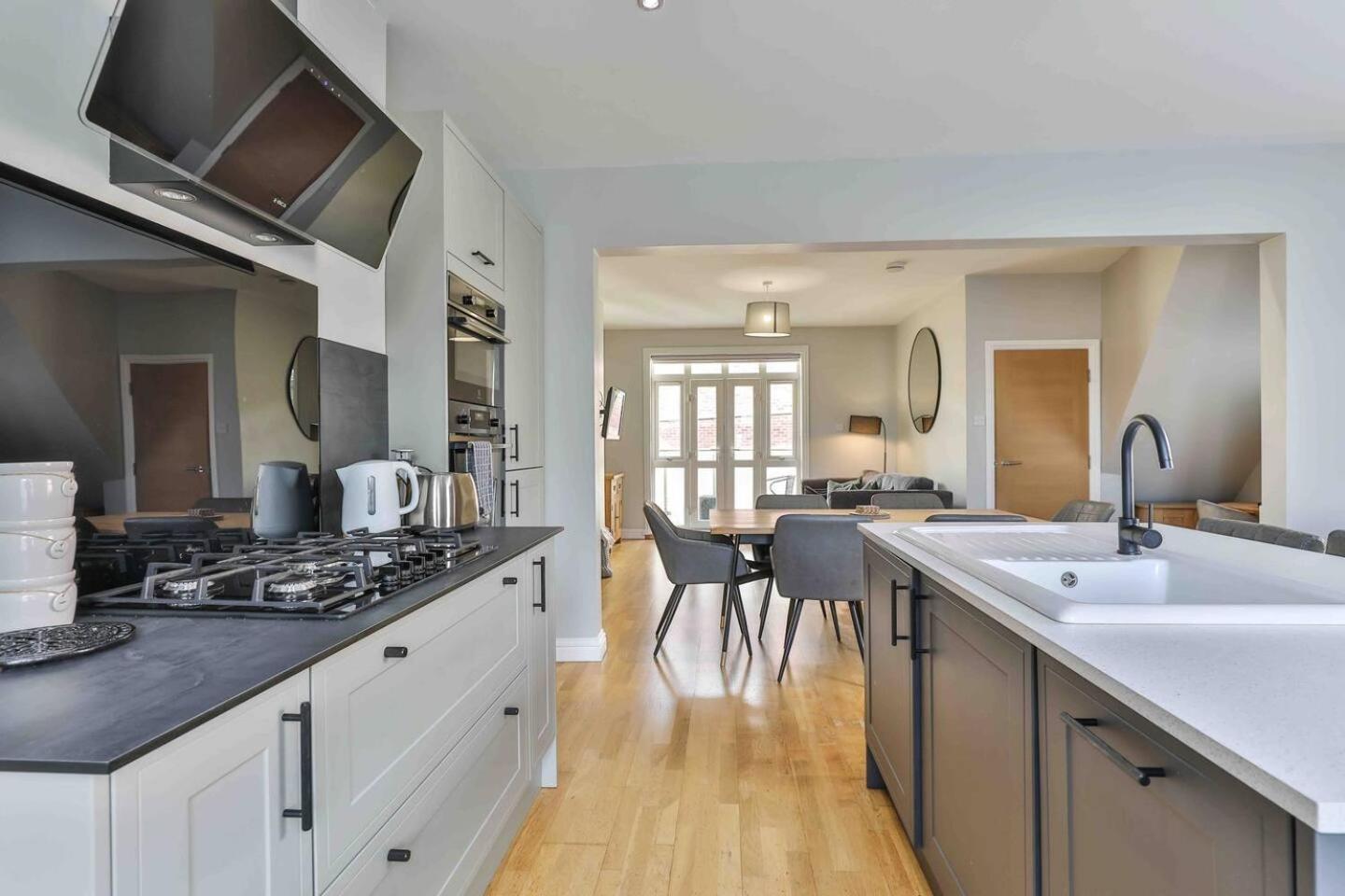 Stylish & Spacious 3 Bed Apartment With Parking شيفيلد المظهر الخارجي الصورة