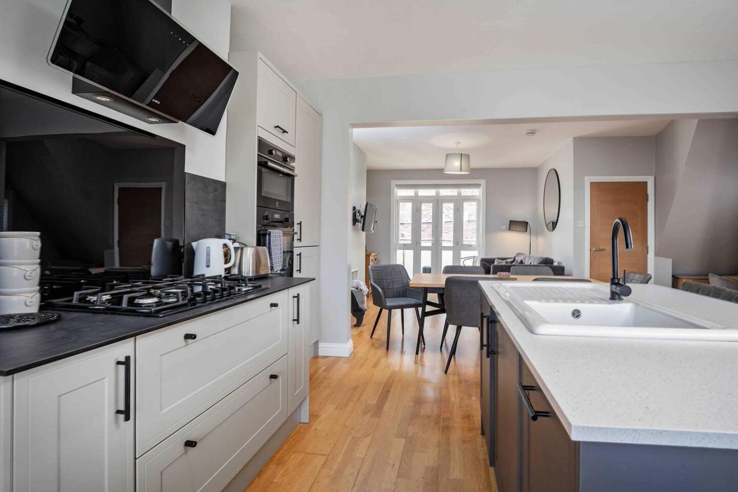 Stylish & Spacious 3 Bed Apartment With Parking شيفيلد المظهر الخارجي الصورة